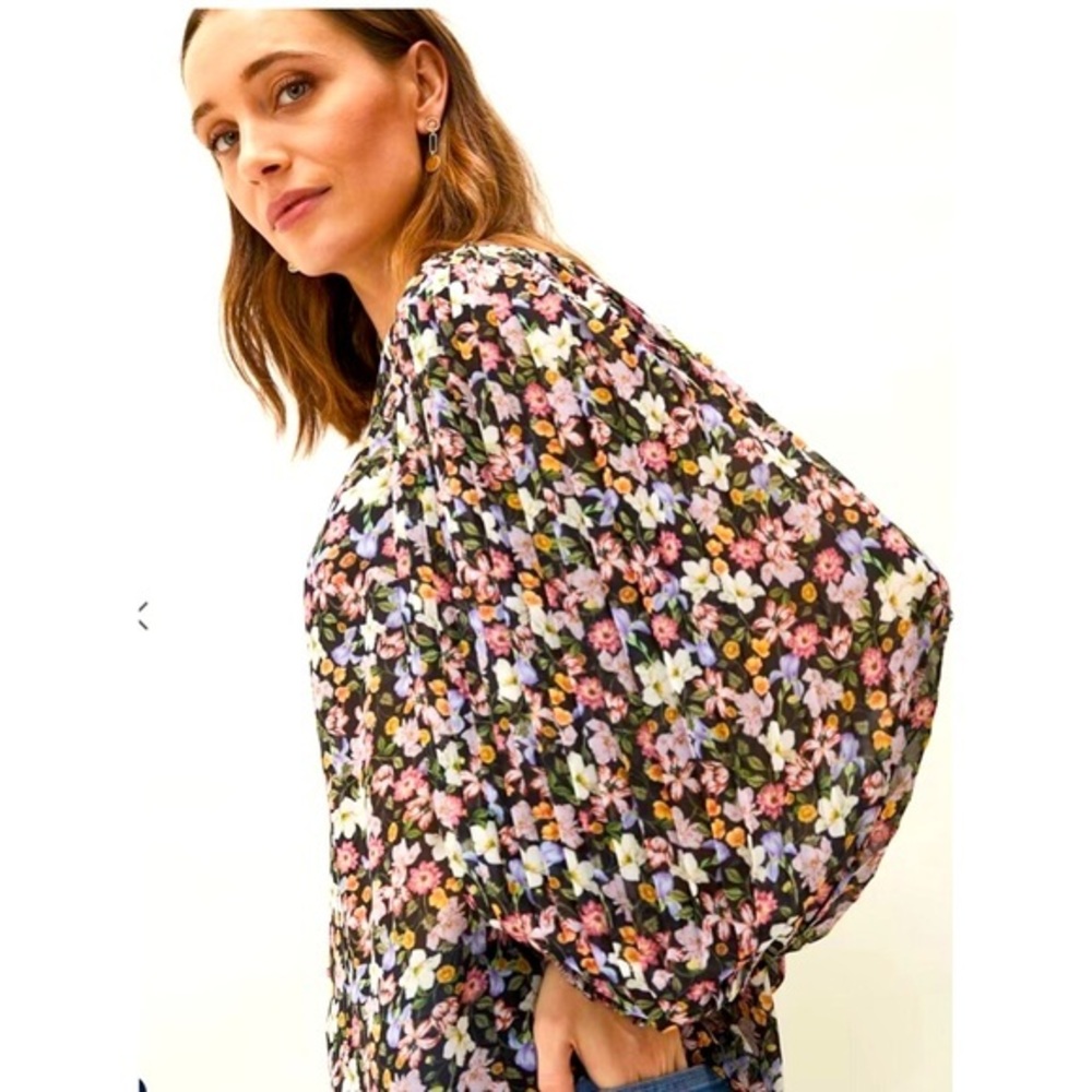 Phase Eight, Sadie blouse w/floral print,pleated blousy sleeves w/frill cuffs 🌺